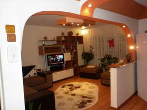 Vand/schimb apt. 3 cam. cu apt. 2 cam.