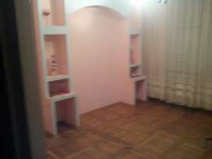 Proprietar 4 camere - la  