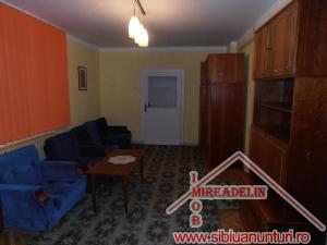 INCHIRIEZ CASA 3 CAMERE,   ZONA PARC SUB ARINI 150mp