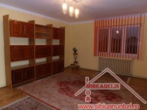 INCHIRIEZ CASA 3 CAMERE,   ZONA PARC SUB ARINI 150mp