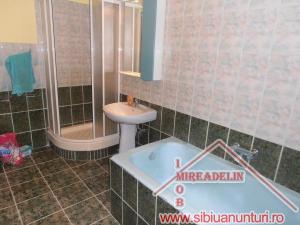 INCHIRIEZ CASA 3 CAMERE,   ZONA PARC SUB ARINI 150mp