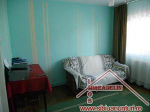 VAND APARTAMENT 3 CAMERE ,   STR. RAHOVA 79MP