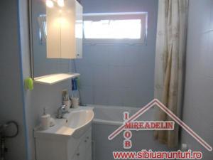 VAND APARTAMENT 3 CAMERE ,   STR. RAHOVA 79MP