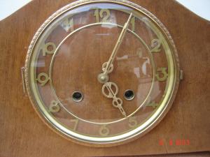 Ceas vechi mecanic de semineu (functional)