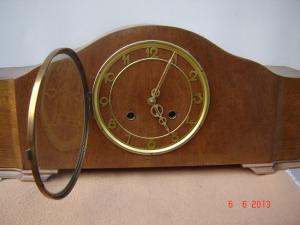 Ceas vechi mecanic de semineu (functional)