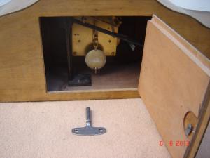 Ceas vechi mecanic de semineu (functional)