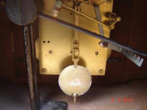 Ceas vechi mecanic de semineu (functional)