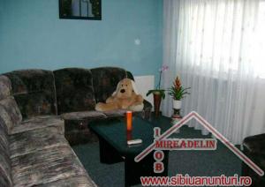 INCHIRIEZ  APARTAMENT 3 CAMERE ,  TURNISOR 75mp