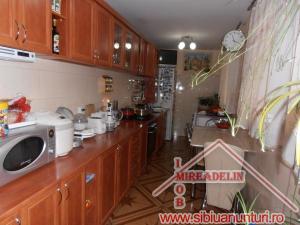INCHIRIEZ CASA 6 CAMERE,   P+M,   ZONA HOTEL LIBRA 200mp