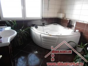 INCHIRIEZ CASA 6 CAMERE,   P+M,   ZONA HOTEL LIBRA 200mp