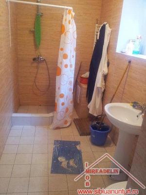 INCHIRIEZ CASA,   ZONA ULTRACENTRAL A 50mp