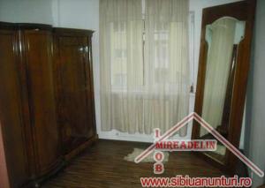 INCHIRIEZ  APARTAMENT 3 CAMERE ,  STRAND 70mp