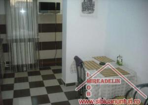 INCHIRIEZ  APARTAMENT 3 CAMERE ,  STRAND 70mp