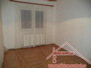 INCHIRIEZ APARTAMENT 3 CAMERE,   CALEA DUMBRAVII78mp