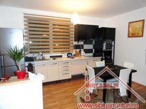 VAND CASA 5 CAMERE IN MEDIAS,    ZONA BARAJ 140mp