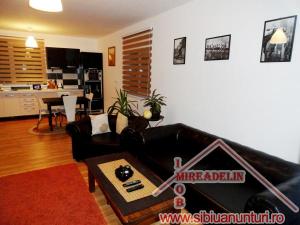 VAND CASA 5 CAMERE IN MEDIAS,    ZONA BARAJ 140mp