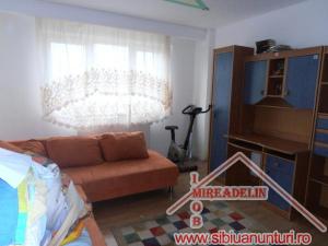 INCHIRIEZ  APARTAMENT 3 CAMERE,    ZONA HIPODROM  IV 70mp