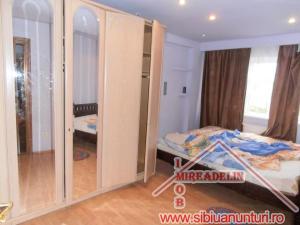 INCHIRIEZ  APARTAMENT 3 CAMERE,    ZONA HIPODROM  IV 70mp