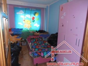INCHIRIEZ  APARTAMENT 3 CAMERE,    ZONA HIPODROM  IV 70mp