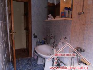 INCHIRIEZ  APARTAMENT 3 CAMERE,    ZONA HIPODROM  IV 70mp