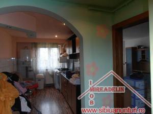 INCHIRIEZ  APARTAMENT 3 CAMERE,    ZONA HIPODROM  IV 70mp