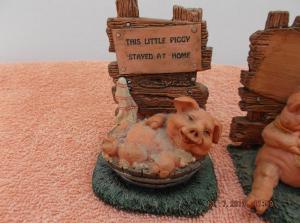 Set 2 bibelouri plastic dur lucrate in relief