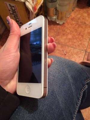 Vand iphone 4 alb neverlocked