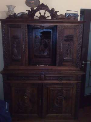 MOBILA ANTICA ,  BUFET SCULPTAT DIN LEMN DE NUC MASIV ,  100 ANI DEOSEBIT