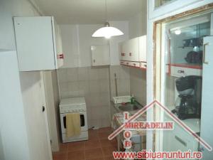 INCHIRIEZ  APARTAMENT 3 CAMERE,    STRAND,   60 mp