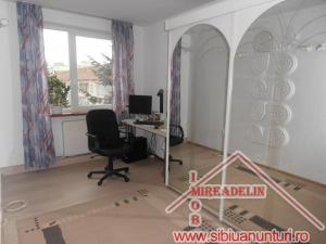 VAND APARTAMENT 4 CAMERE,   ZONA CEDONIA,   92 mp