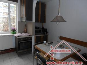 VAND APARTAMENT 4 CAMERE,   ZONA CEDONIA,   92 mp