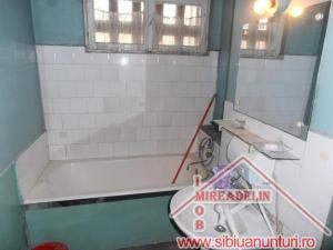 VAND APARTAMENT 2 CAMERE ,    ZONA CEDONIA,    58 mp