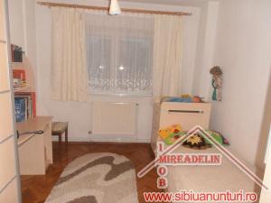 VAND APARTAMENT 4 CAMERE,  ZONA MIHAI VITEAZU