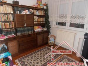 VAND APARTAMENT 4 CAMERE,  ZONA MIHAI VITEAZU