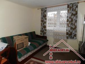INCHIRIEZ  APARTAMENT 2 CAMERE LA CASA,     STRAND  II 70mp