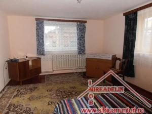 INCHIRIEZ  APARTAMENT 2 CAMERE LA CASA,     STRAND  II 70mp