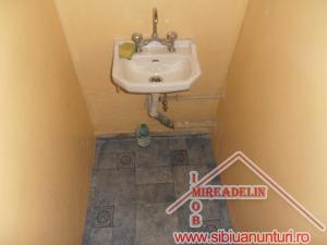 INCHIRIEZ SPATIU COMERCIAL ,   51 mp ,  VALEA AURIE