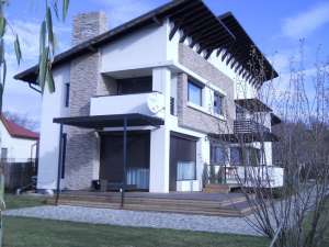 Vila in Banesti