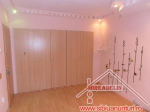 INCHIRIEZ APARTAMENT 2 CAMERE  ,  STR. LUNGA,   62 mp