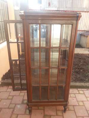 vand vitrina antica cu geam cristal