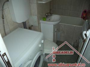 INCHIRIEZ  APARTAMENT 2 CAMERE,     HIPODROM II,    40 mp