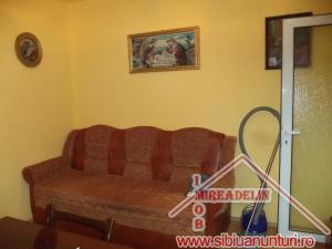 INCHIRIEZ  APARTAMENT 2 CAMERE,     HIPODROM II,    40 mp