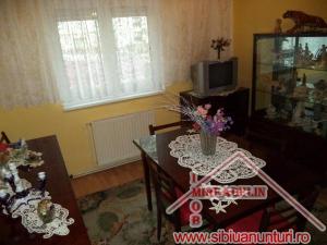 INCHIRIEZ  APARTAMENT 2 CAMERE,     HIPODROM II,    40 mp