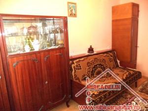 INCHIRIEZ  APARTAMENT 2 CAMERE,     HIPODROM II,    40 mp