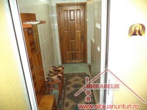 INCHIRIEZ  APARTAMENT 2 CAMERE,     HIPODROM II,    40 mp