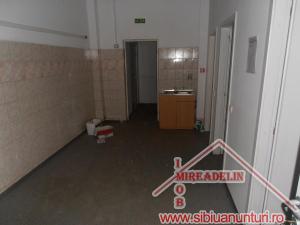 INCHIRIEZ SPATIU COMERCIAL ,   69 mp ,  VASILE AARON
