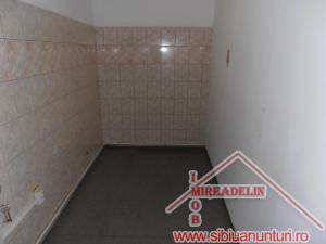 INCHIRIEZ SPATIU COMERCIAL ,   69 mp ,  VASILE AARON