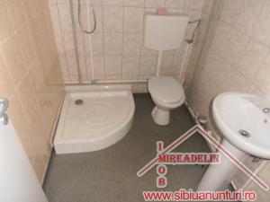 INCHIRIEZ SPATIU COMERCIAL ,   69 mp ,  VASILE AARON