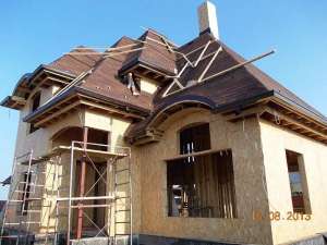 Case la rosu,  structuri de lemn