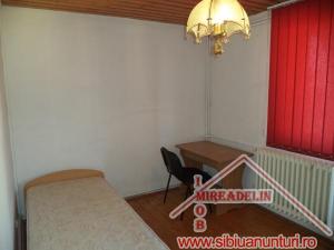 INCHIRIEZ CASA 6 CAMERE ,   ZONA LUPTEI 300mp